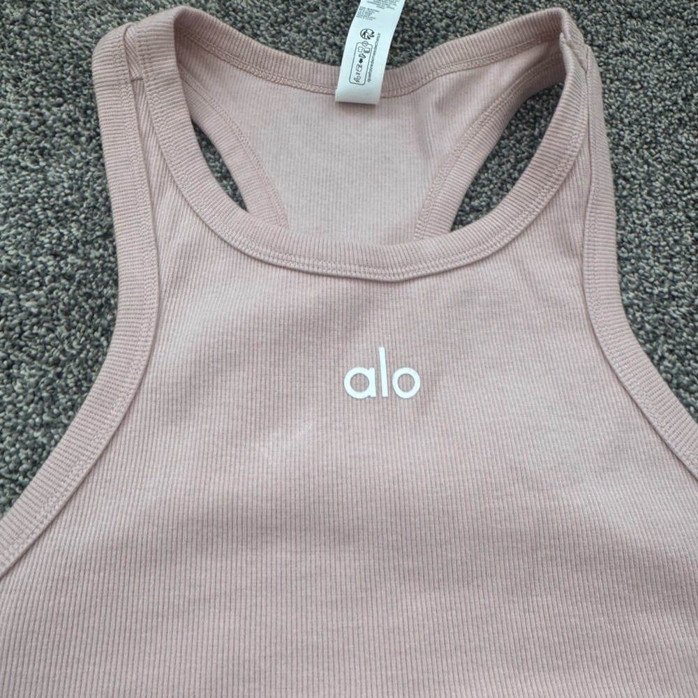 ALO Yoga Women's Pink Quartz crop top (new) - Picture 2 of 5